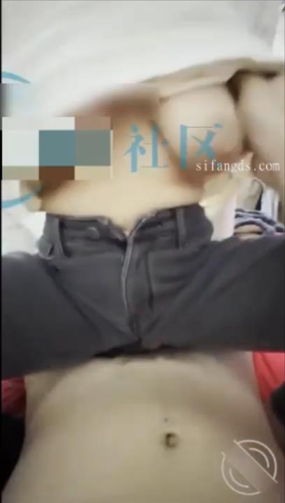 【新片速遞】&nbsp;&nbsp;√ 姐弟乱伦 姐姐甩着大奶子洗澡的样子，简直是一幅 _玉姐戏水图 拿下御姐后续21-开档牛仔裤，射大奶子上 [160MB/MP4/31:40]
