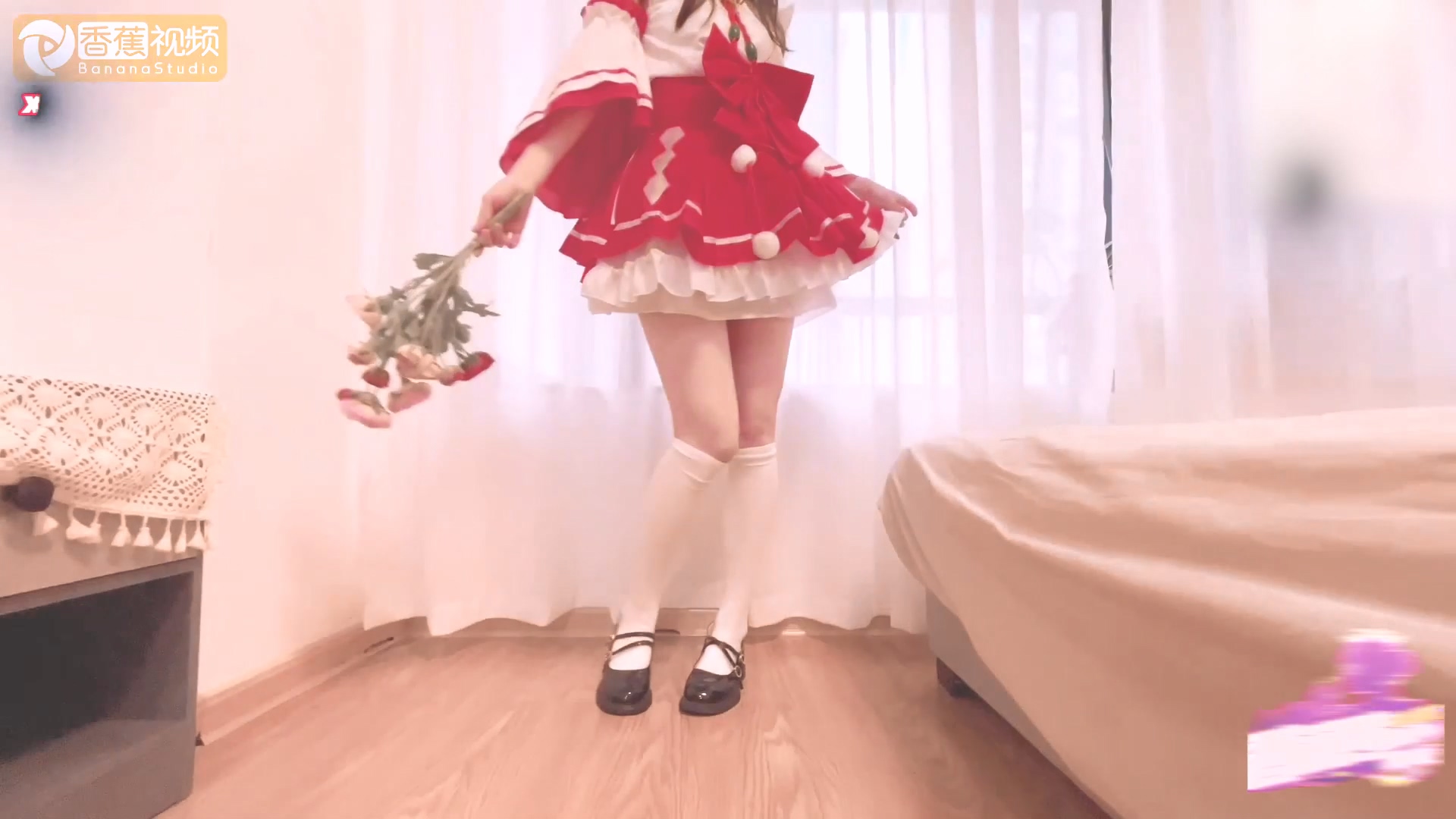 【新片速遞】 清纯可爱小母狗嫩妹【小熊奈奈】✅王者大乔阴道里塞满精液去漫展！身材一级棒的花季美少女 又纯又欲小闷骚型！[1.28G/MP4/22:07]