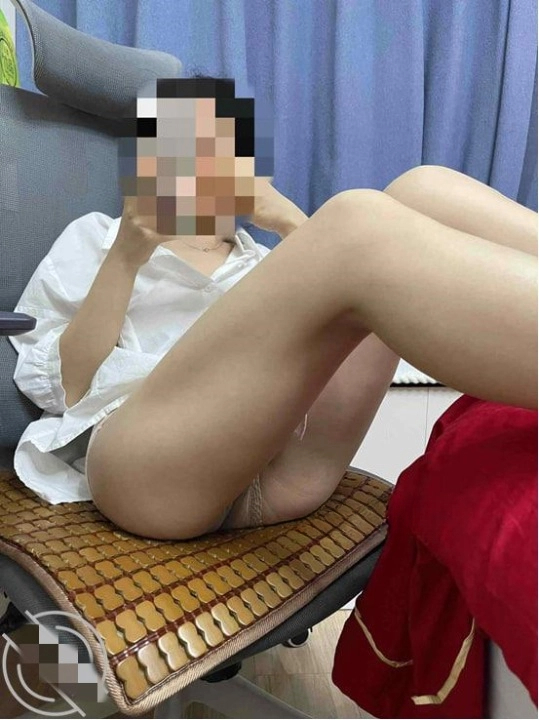 【新片速遞】&nbsp;&nbsp;√ 姐弟乱伦 姐姐甩着大奶子洗澡的样子，简直是一幅 _玉姐戏水图 拿下御姐后续21-开档牛仔裤，射大奶子上 [160MB/MP4/31:40]