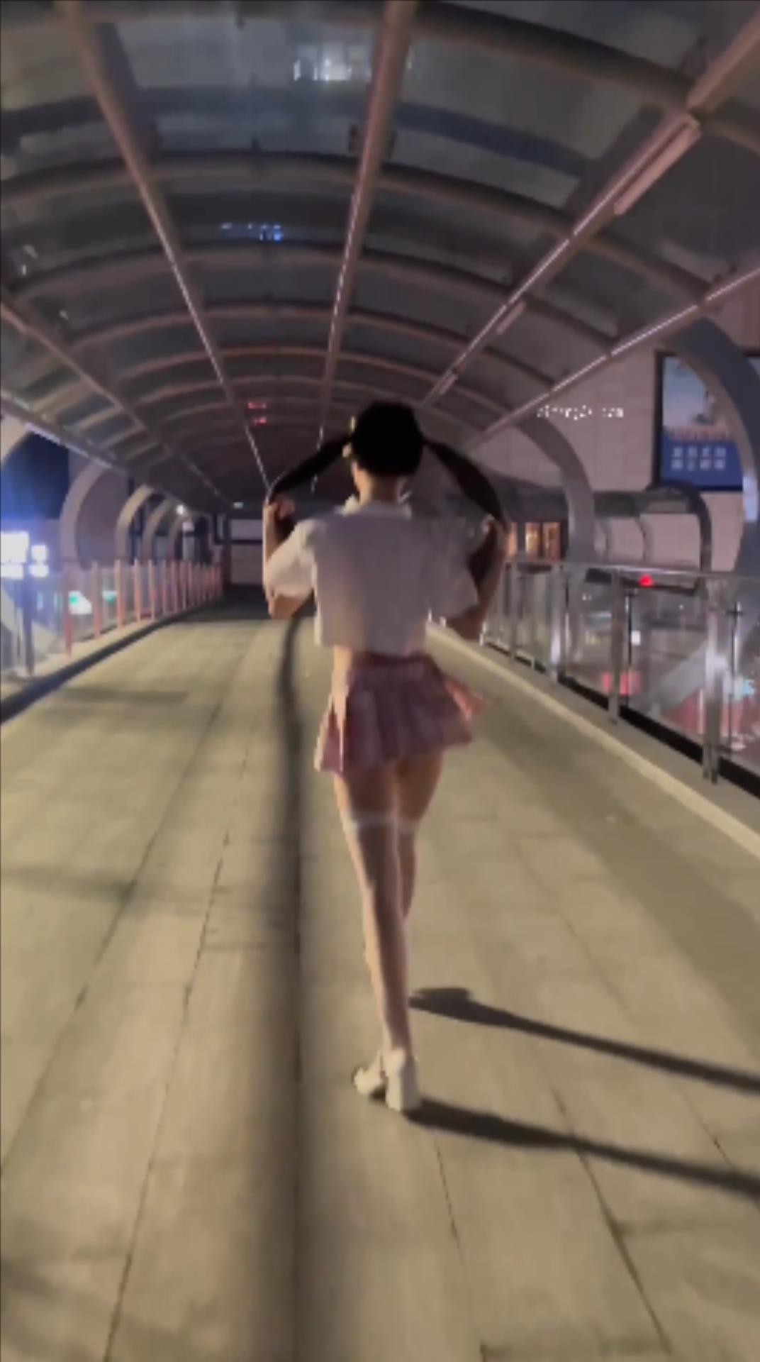 【新片速遞】 √ 【年度最佳】颜值女神【晴宝】被多位金主包养泄密,第二弹 无论在哪里，什么时候做爱露出各式调教应有尽有 [2.4G/MP4/01:36:22]-小酒楼