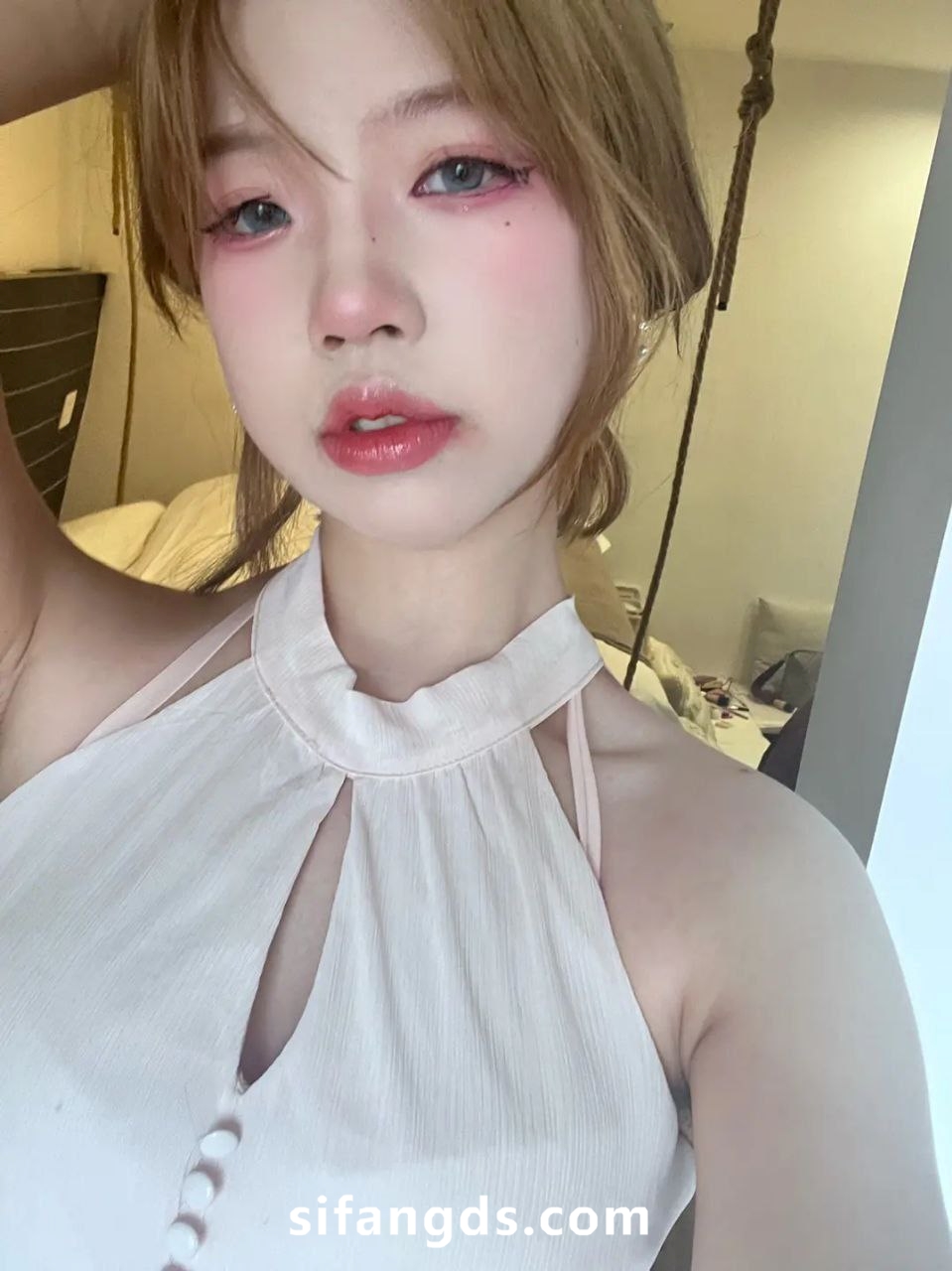 【新片速遞】&nbsp;&nbsp;√ 推特极品清纯御姐【小钰子】大尺度私拍福利 这妹子是真挺好看的，胸部发育的也非常不错，粉嫩无比 [160MB/MP4/21:40] - 截图6