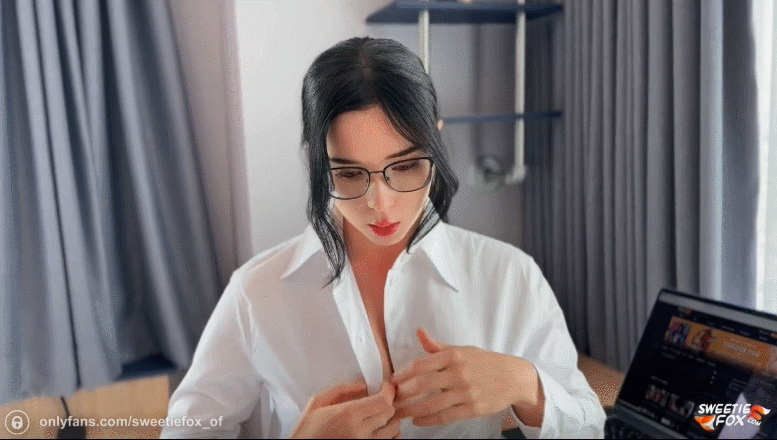 OnlyFans [Sweetie Fox] 淫荡的秘书为老板服务 【1V250M】12分钟 飞猫