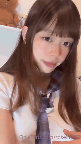 臺灣現役寫真女優。人生初次內射AV出道！