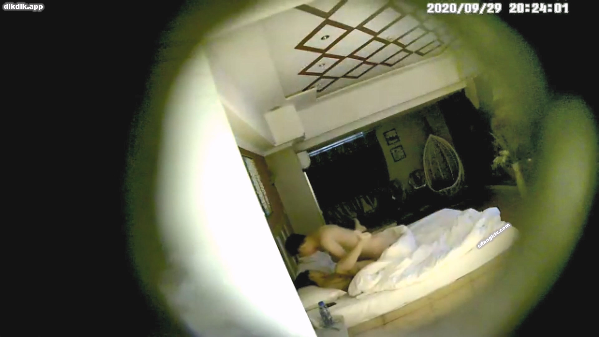[MP4/898MB]10-2经典酒店偷拍 热恋中的情侣开房各种姿势抱起来操，操逼真有劲