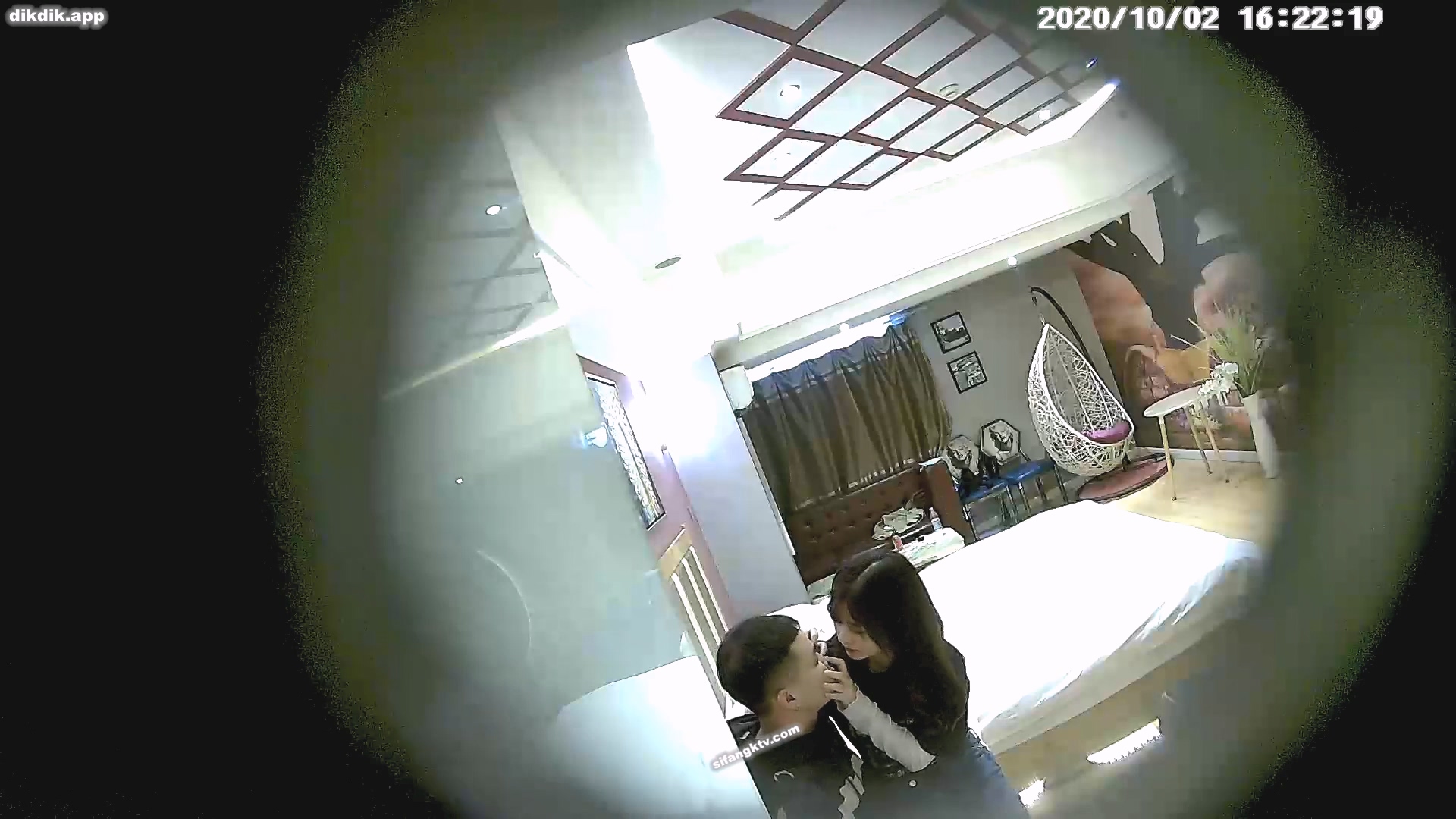 [MP4/898MB]10-2经典酒店偷拍 热恋中的情侣开房各种姿势抱起来操，操逼真有劲