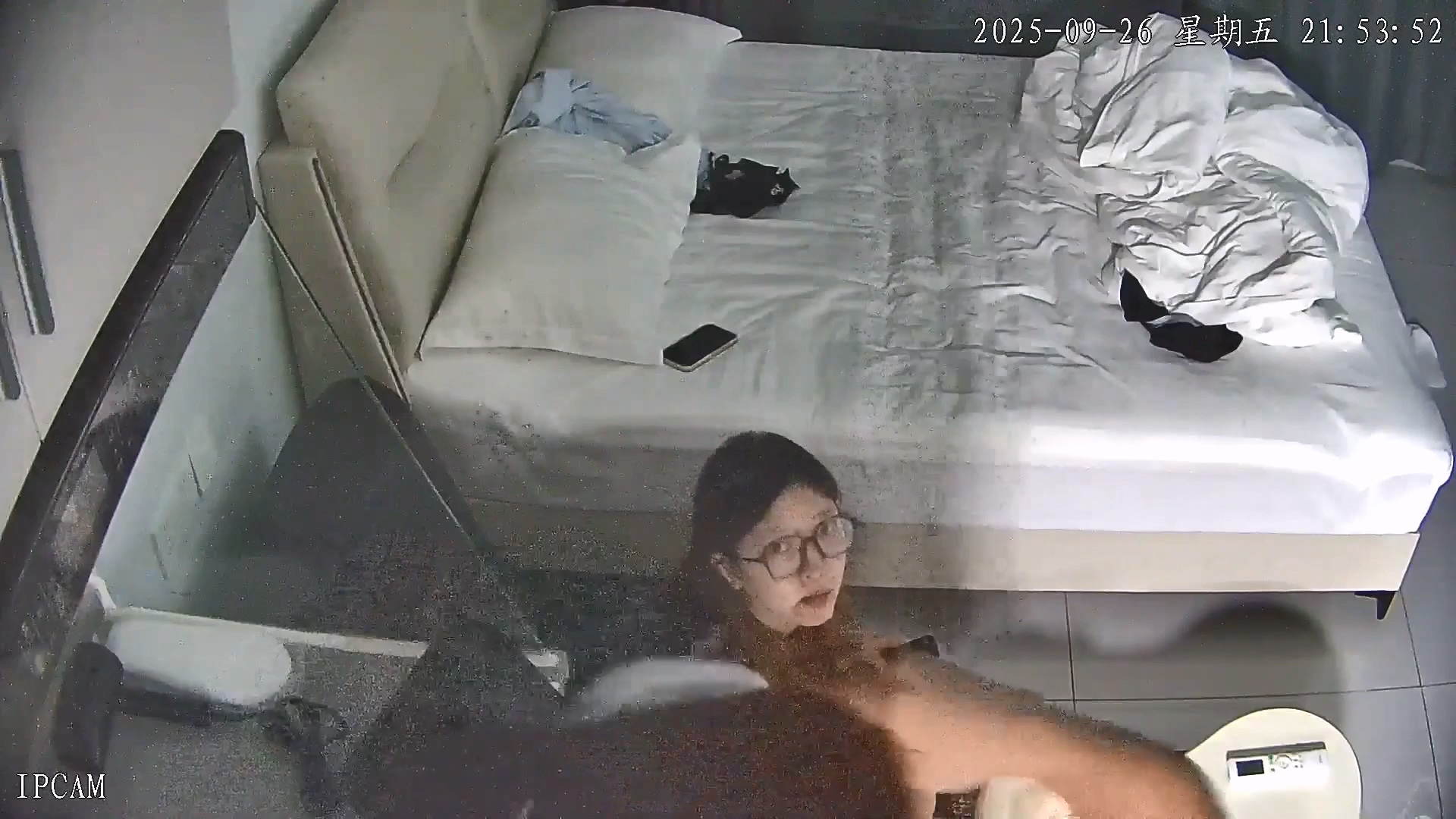 [MP4/2.2G]2025-09-27 在小电影的刺激下舔湿女友下体然后激情后入