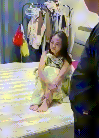 安平公园怡景城小区抓奸大瓜男小三在家爆操绿帽男老婆爆火抖音！ 配图3
