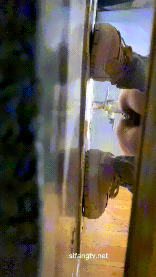 ⚫️厕拍大神潜入写字间女厕隔板缝4K实拍多位办公妹子方便，同步露脸照(7V)