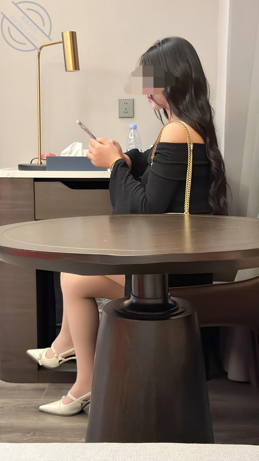 极品名器蜜桃馒头 - 女神最美一线天白虎馒头穴 湿淋淋炮机抽插 呻吟异常销魂太勾引人了 能操一次定爽翻