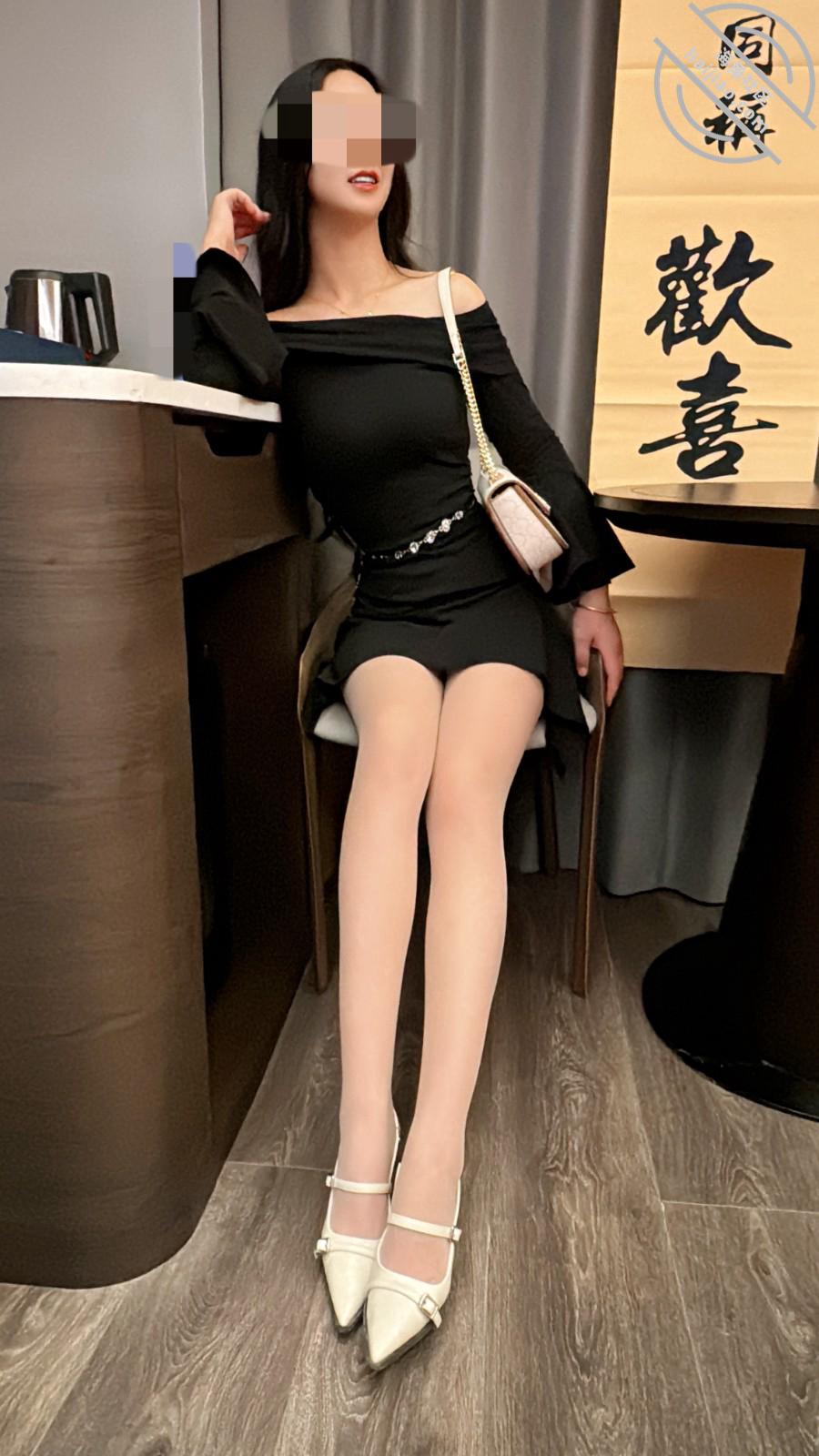 极品名器蜜桃馒头 - 女神最美一线天白虎馒头穴 湿淋淋炮机抽插 呻吟异常销魂太勾引人了 能操一次定爽翻