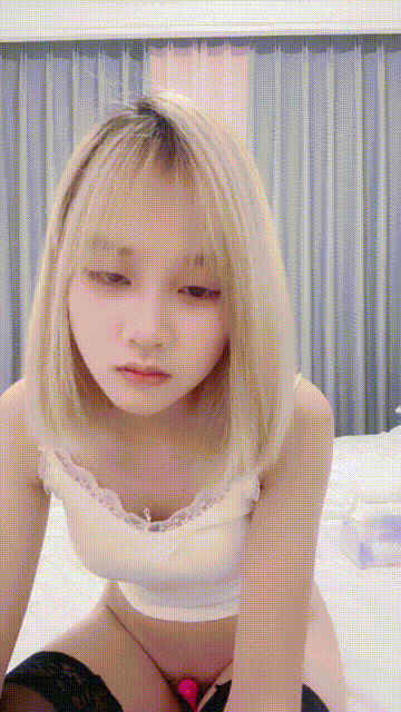 极品名器蜜桃馒头 - 女神最美一线天白虎馒头穴 湿淋淋炮机抽插 呻吟异常销魂太勾引人了 能操一次定爽翻