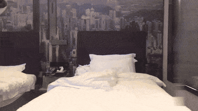 航模菲菲的蝴蝶大骚逼极限拉扯全程露脸激情大秀身材不错全裸自慰坐插道具手抠骚逼特写展示淫水泛滥