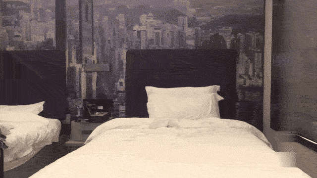 航模菲菲的蝴蝶大骚逼极限拉扯全程露脸激情大秀身材不错全裸自慰坐插道具手抠骚逼特写展示淫水泛滥