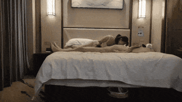 【瘦子探花】大一学生妹,高潮时好爽好爽的叫着快哭了,粉嫩暴鲍鱼,蜜桃臀,力推佳作