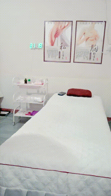 剧情演绎忽悠女顾客做私密保养全身精油spa按摩揉她奶玩她逼大鸡巴草她嘴按摩床上各种体位爆草蹂躏663