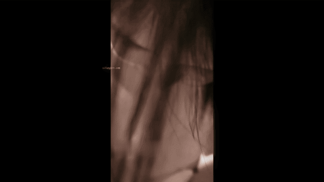 绿帽老公往好友胖哥杯里放春药浑身欲火要和他媳妇干逼自己在一旁观看获取高潮的快感