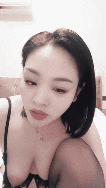 卧蚕小网红少女约啪自慰反差舔食吸茎深喉艹穴抽插相当骚