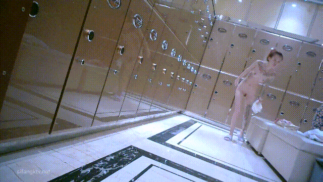 ⚫️温泉洗浴女士间内部真实偷拍，满身纹小姐姐白嫩身材性感，尤其是一小戳的阴毛太撩人了