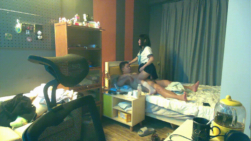 姐妹三人同框騎屌榨精.嘴里一根.逼里一根.男人終極夢想盛宴