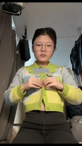 ❤️❤️浙大大二学妹，戴眼镜私下却很反差，在宿舍大尺度自慰，肥嫩的小穴好漂亮5V