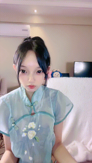 【短片x20】表面是大家文靜乖巧小學妹