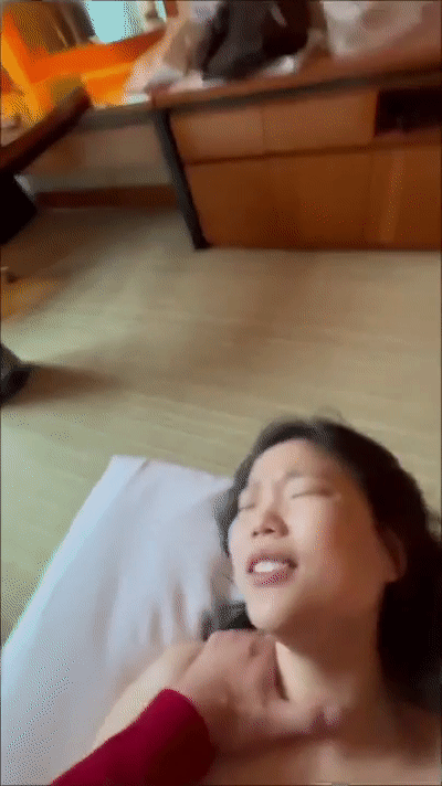 跟公司同事偷情就是刺激❤️女上位都快被他榨干了！