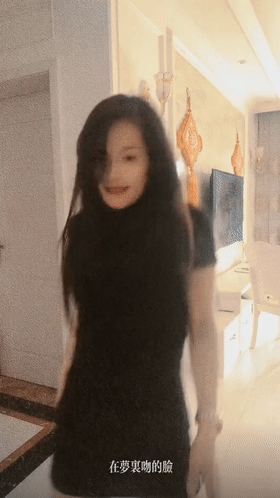❤️❤️反差感十足妈妈【三嫂】，风骚情趣自慰，超大奶子下垂，抠逼淫叫7V