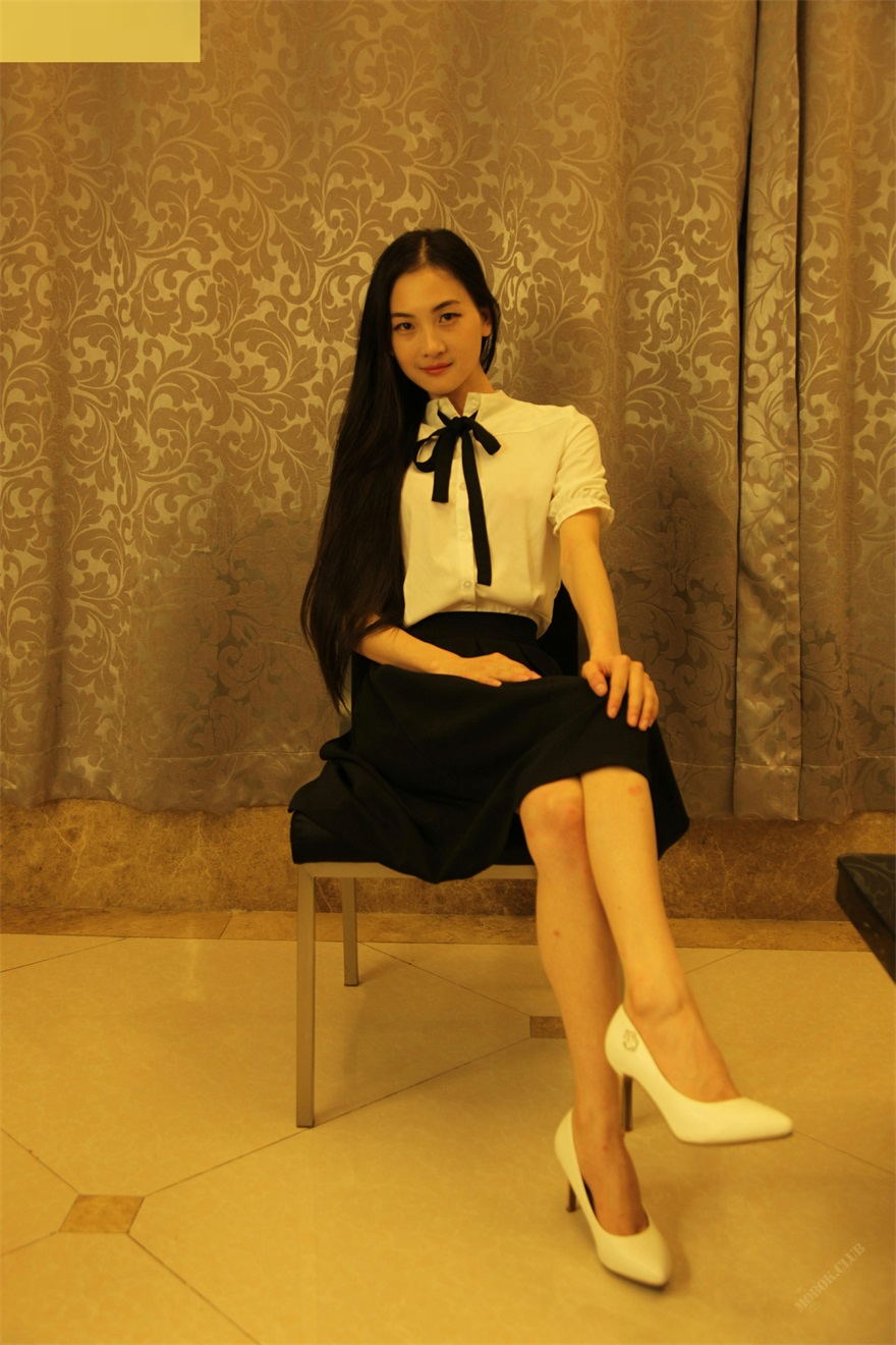 【大尺度】顶级私拍流出 兼职学生妹-林S芮，气质迷人身材高挑笔直大长腿[285P][452MB/JPG/MG]