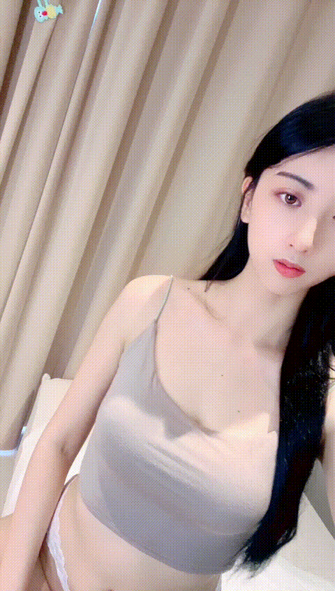 甜桃11 超颜值极品，，美美的脸，纤细的腰，酥酥的每一寸皮肤，身材和脸都没有缺点