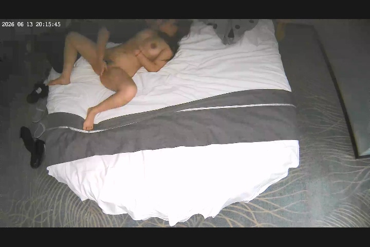 [MP4/1.95G]6-13酒店偷拍 气质小情侣干炮 妹子的身材颜值都不错 这床是真干的爽