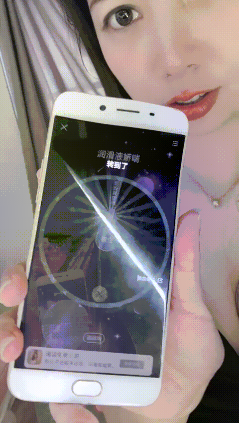 甜心仙儿新人下海超嫩妹妹，应要求看看穴，露臉很是紧致粉嫩，轻轻揉搓自摸，有感