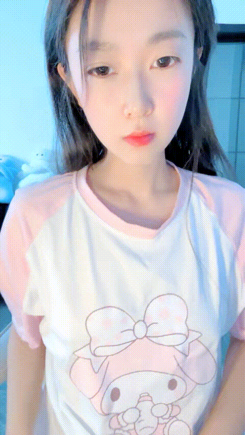 黑丝欲女深夜独处空虚到拿出按摩棒猛插自己泄欲到高潮6117