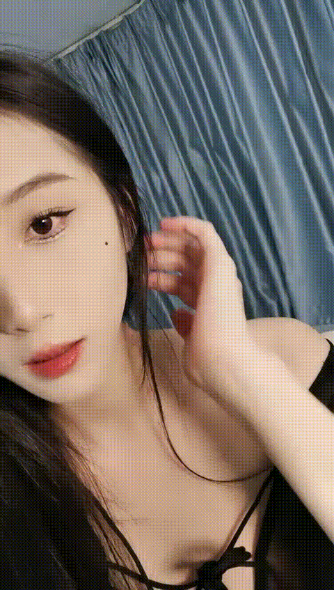 夏禾 很可爱的骚妹子，全程露脸穿着性感的情趣内衣诱惑大秀直播，28