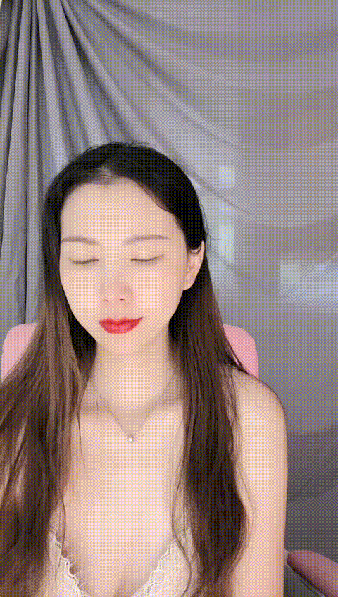 甜心仙儿新人下海超嫩妹妹，应要求看看穴，露臉很是紧致粉嫩，轻轻揉搓自摸，有感