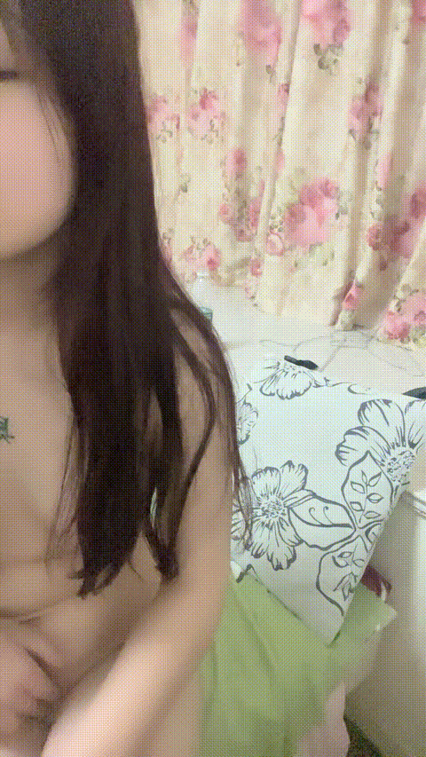 身材很棒颜值也不错，逼毛非常性感的小骚货特写极美鲍鱼，3151
