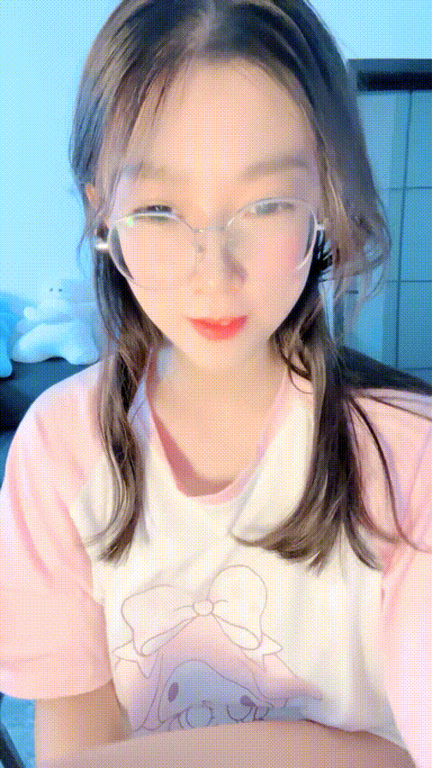 黑丝欲女深夜独处空虚到拿出按摩棒猛插自己泄欲到高潮6117