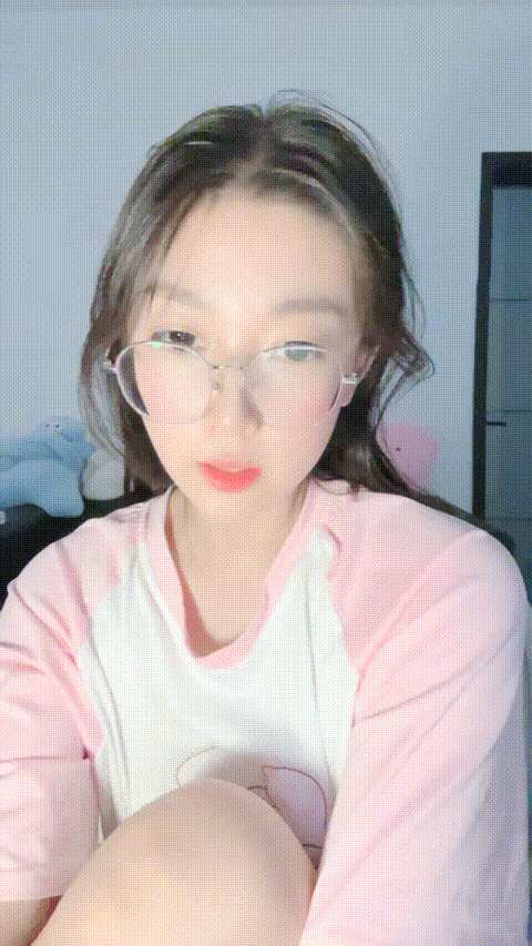 妻博主甜美娇妻的日常分享，给狼友展示骚逼，逼逼很嫩大鸡巴都不好插进去39