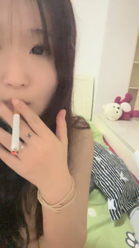 身材很棒颜值也不错，逼毛非常性感的小骚货特写极美鲍鱼，3151