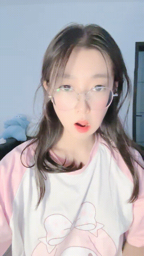 妻博主甜美娇妻的日常分享，给狼友展示骚逼，逼逼很嫩大鸡巴都不好插进去39