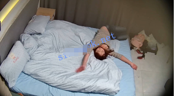 [MP4/3.1G]2026-6-20酒店偷拍 甜美眼镜妹与男友旅游途中短暂停留啪啪不断