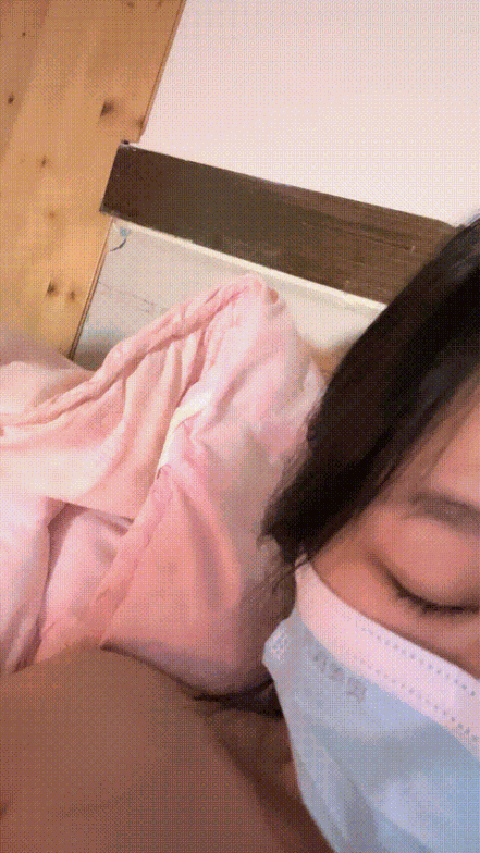 无情的屌，苗条美乳身材一流，跳蛋辅助玩弄得她欲仙欲死，劲爆刺激，火遊459