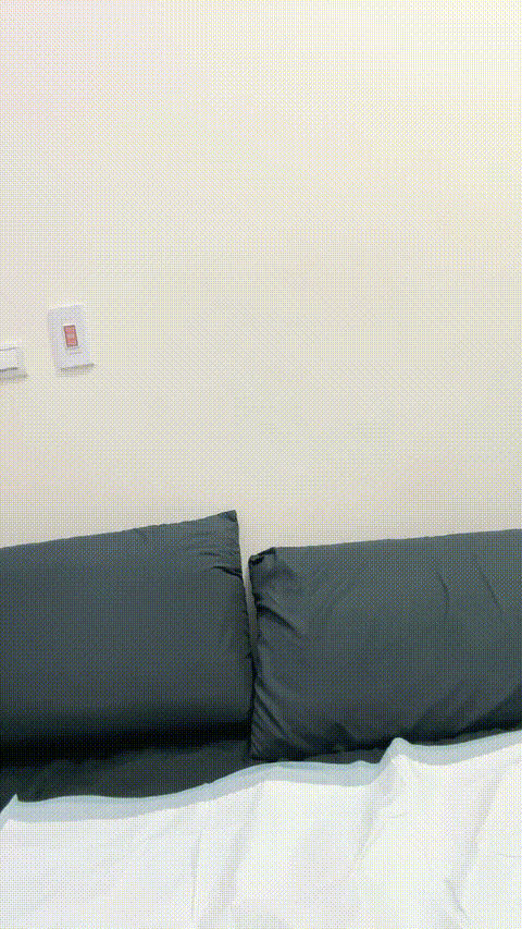 小穴湿哒哒，张开双腿假屌猛捅，对话也精彩340