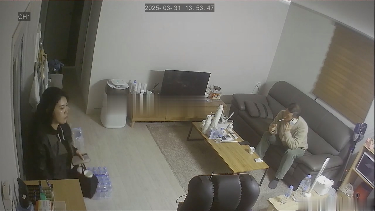 [MP4/455MB]家庭台偷拍大叔出差回来等中午下班的媳妇回家迫不及待在沙发上来一炮泄泄火