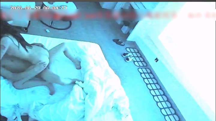 [MP4/1.66G]6-28流出酒店偷拍帅哥和模特身材女友开房过夜穿上吊带丝袜做爱