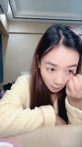 台灣網紅鮮奶妹【Rita】居家KTV多個場景3P性愛