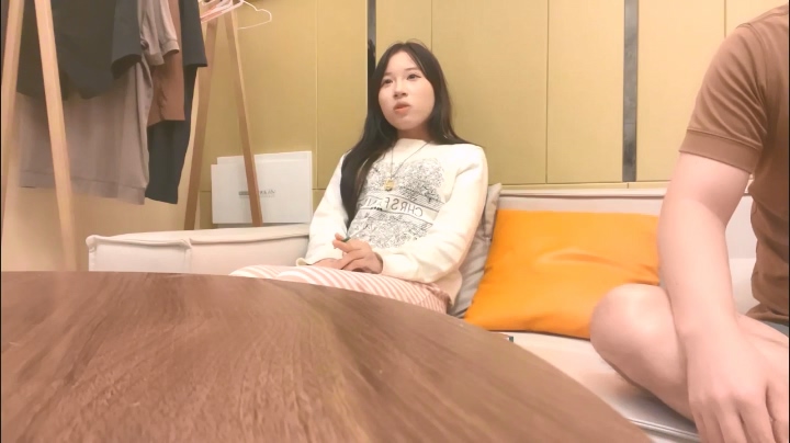 [MP4/865MB]【许墨探花】26.07.08 重金约炮外围精神小妹还是一个极品无毛小嫩B