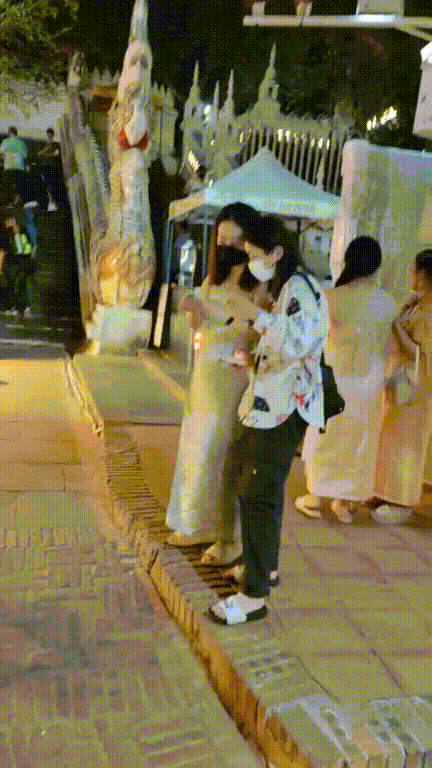 ⚫️步行街女公厕真实偷拍多位女性方便，正面高清特写镜头(7V)