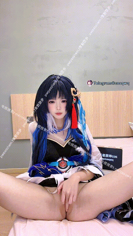⚫️高颜值白虎少萝【小鸢宝宝】最新举牌私定，穿鸣潮秧秧cos服一线天跳蛋塞逼扣逼捏奶舔手指淫叫